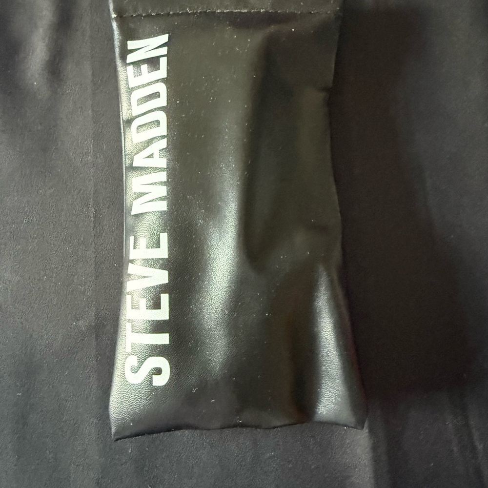 Steve Madden Orange Sunglasses with Black Pouch